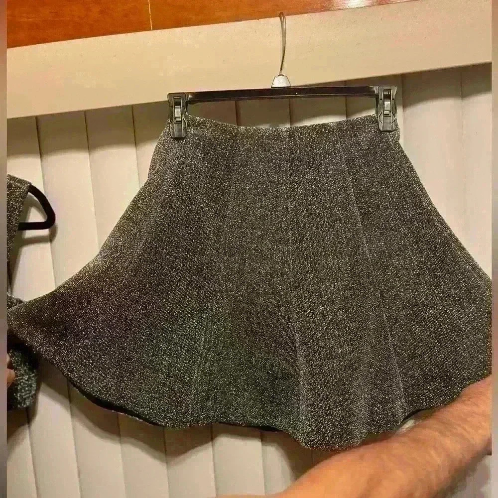 NWT Express Silver Metallic Criss Cross Cut-Out
Crop Тор S and Matching skirt 2 - Picture 8 of 11